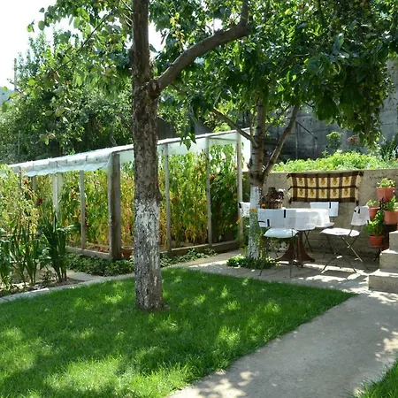 Guest house солакови ** Devin