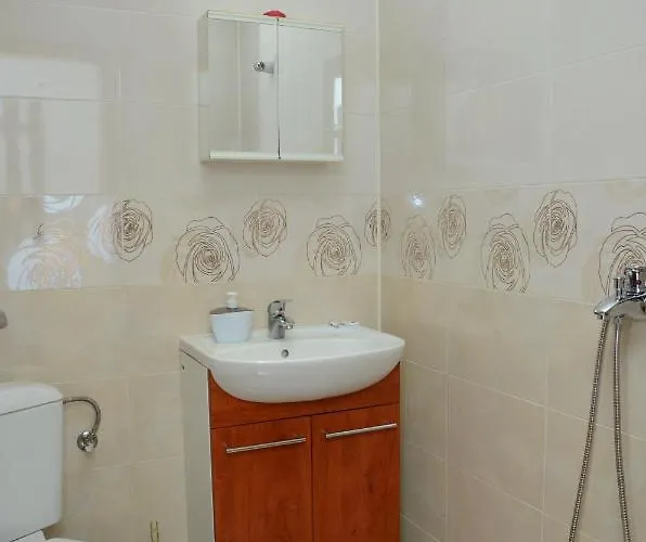 солакови ** デヴィン